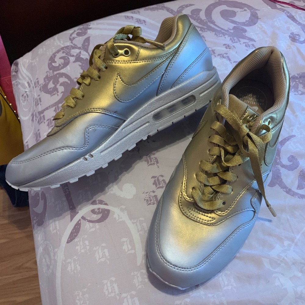 Nike Sneakers